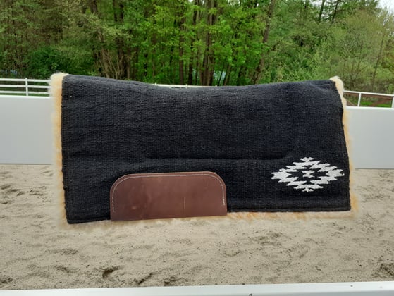 Westernová deka pro Shetlandy černá