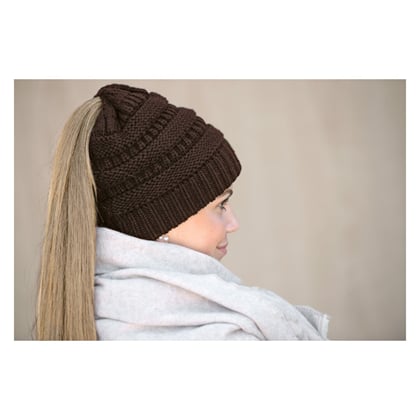 Pletená čepice s otvorem na culík hnědá, modrá