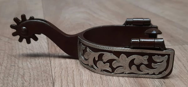 Westernové ostruhy GVR brown